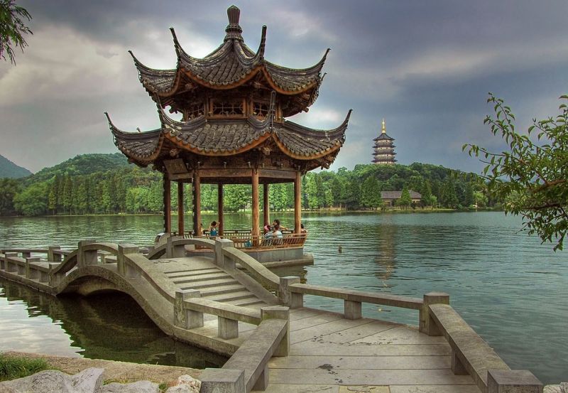 China-Hangzhou-Bridge-Lake-Architecture-1871458.jpg